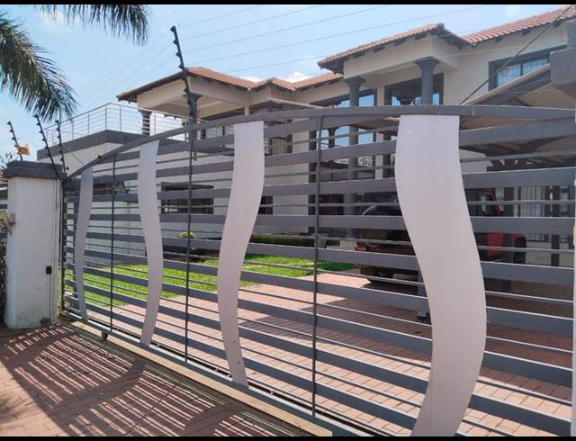 6 BEDROOM HOUSE FOR SALE IN WATERBERRY COUNTRY ESTATE